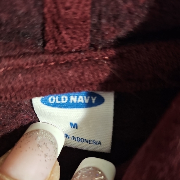 Old Navy Women's Burgundy Hoodie with Heart Design Size Medium - Picture 2 of 6